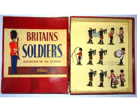 Britains set 2096, Pipe and Drum Band of the Irish Guards SECOND VERSION, plastic drums, re-tied into original ROAN box (Cond
