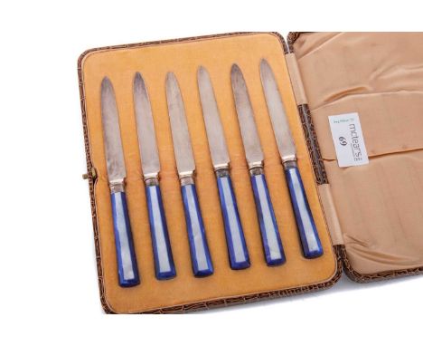 SET OF SIX GEORGE V SILVER BLADED DESSERT KNIVES JAMES DEAKIN & SONS, SHEFFIELD 1929 each with tapered mother of pearl handle
