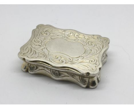A Continental Silver and parcel gilt 19th Century Snuff Box. 4x3cm.