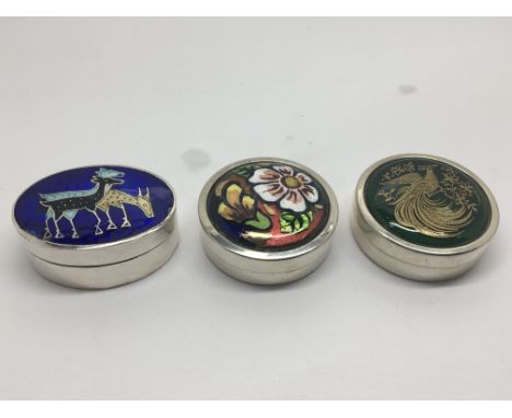 Three Silver boxes decorated with enamel 3cm (3)