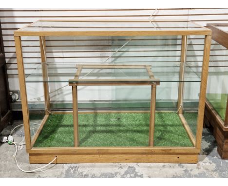 Early to mid 20th century oak and glazed shop counter display cabinet&nbsp;with two sliding glass doors to back, internal gla