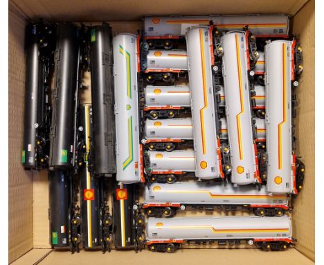 A quantity of Bachmann rolling stock to include Shell and BP tankers 00 gauge (1 box)