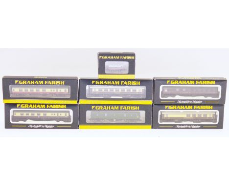 Graham Farish by Bachmann N gauge model railway coaches and rolling stock&nbsp;to include 373-687A 14T tank wagon Fina, 374-0