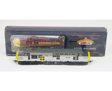 Bachmann Branch-line OO gauge model railways locomotive Class 37/0 diesel 37239 coal sector ' Coal Merchants Assoc ' centre h