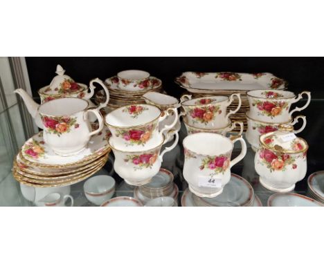 Royal Albert 'Old Country Roses' pattern dinner service, mainly for six, to include teacups and saucers&nbsp;