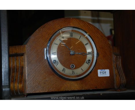 An Oak cased Westminster chiming Mantle Clock (glass cracked)