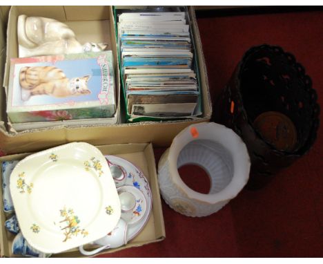A large collection of miscellaneous items to include early 20th century glass oil lamp shade, Dutch Delft clogs, child's teas