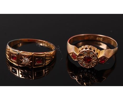 A 15ct gold ruby and diamond three stone ring together with a 9ct gold garnet set dress ring, gross weight 4g (2)