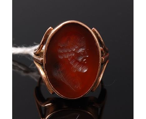 A 9ct gold and agate set seal  top ring, 8.8g, size P   Condition Report / Extra Information  Shank slightly off-centre.Typic