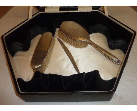 Hexagon shaped fitted dressing table set part silver hallmarked set comprising hairbrush, clothes brush and comb top with eng