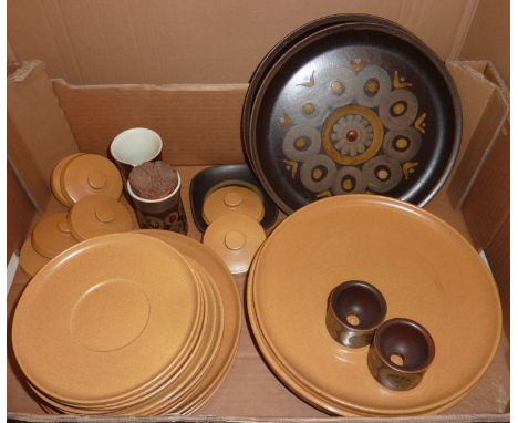 Selection of Govan Croft Scotland table ware comprising dinner plates, tea plates, saucers etc.