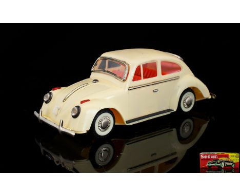 Apple China PF-175 1:24 Volkswagen VW Beetle Plastic Model Toy Complete with original box, made in China by Apple Toys. Good 