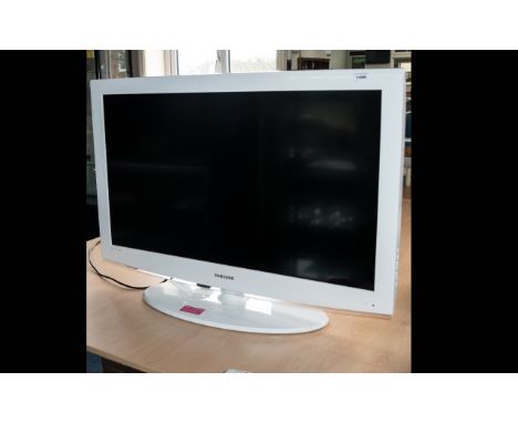 A Samsung 40 Inch Television In White, Model LE40A455C1D