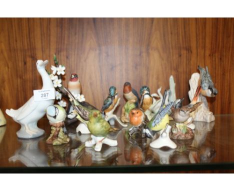 A COLLECTION OF ASSORTED CERAMIC BIRD FIGURES TO INCLUDE NAO AND SPODE ETC (14)