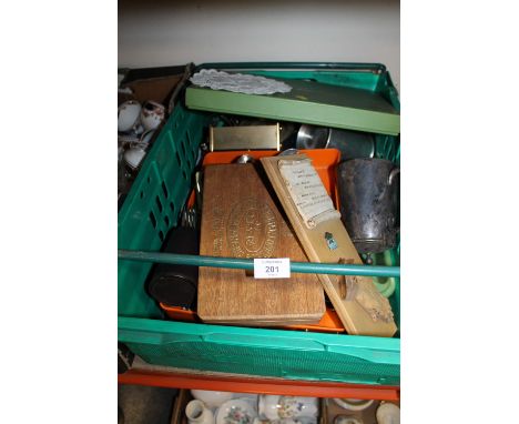A TRAY OF ASSORTED METALWARE TO INCLUDE A QUANTITY OF SILVER PLATED FLATWARE, MANTEL CLOCK, TOAST RACK ETC. (PLASTIC TRAYS NO