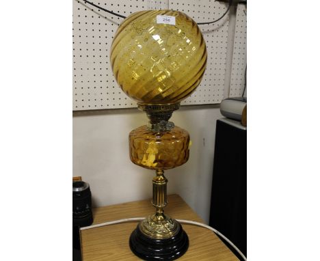 A VINTAGE BRASS COLUMN LAMP WITH YELLOW GLASS SHADE AND FONT - H 68 CM