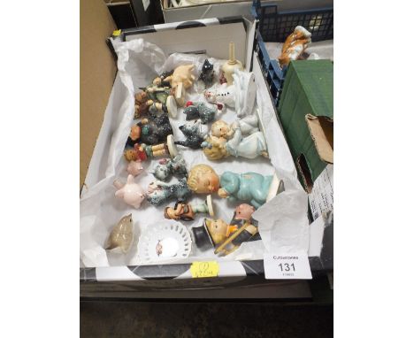 A SMALL TRAY OF GOEBEL FIGURES, ANIMAL FIGURES ETC 