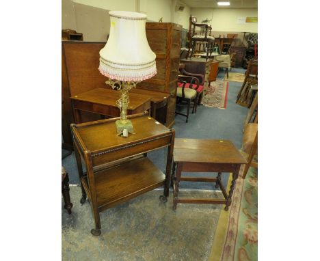 A VINTAGE OAK TROLLEY TOGETHER WITH A BARLEYTWIST STAND AND TABLE LAMP (3)
