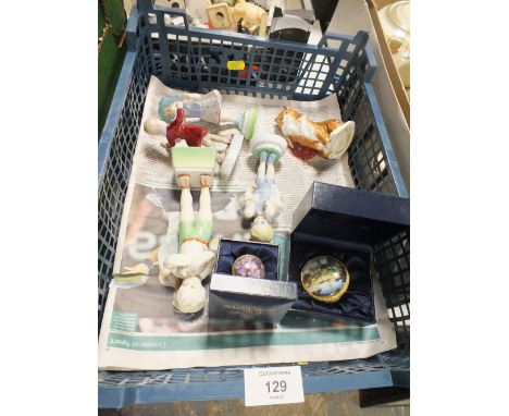 A SMALL TRAY OF ROYAL WORCESTER FIGURES AND TRINKET POTS ETC