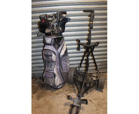 SET OF GOLF CLUBS TO INCLUDE SUNRIDGE TOGETHER WITH STRATA CARRY BAG AND POWER CADDY TROLLEY 