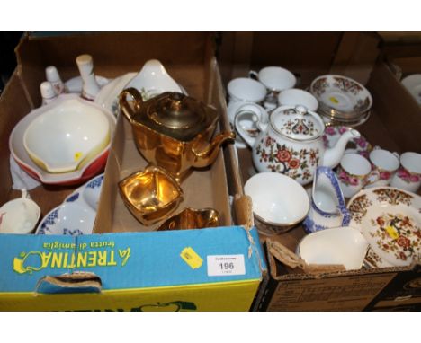 TWO TRAYS OF ASSORTED CHINA AND CERAMICS TO INCLUDE ROYAL WORCESTER, ROYAL WINTON GILT TEA WARE ETC. 