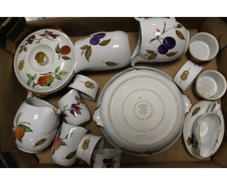 A TRAY OF ROYAL WORCESTER EVESHAM CHINA