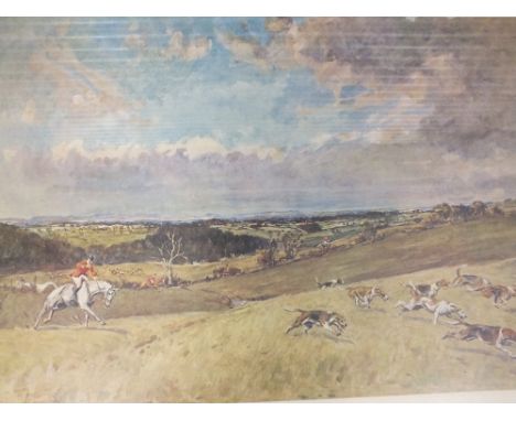A FRAMED AND GLAZED HUNTING SCENE PRINT BY TOM CARR SIGNED IN PENCIL TO MOUNT - H 41 CM BY W 57 CM
