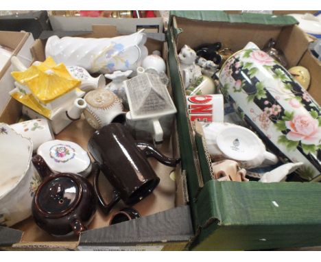 TWO TRAYS OF ASSORTED CERAMICS TO INCLUDE ROYAL WORCESTER, WEDGWOOD ETC 