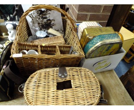 A BOX OF VINTAGE TINS TOGETHER WITH A WHICKER PICNIC BASKET AND CONTENTS 