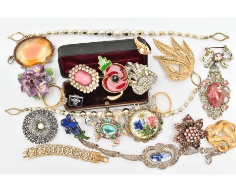 A BAG OF ASSORTED COSTUME JEWELLERY, to include various brooches, large orange paste pendant, ring, imitation pearl necklace,