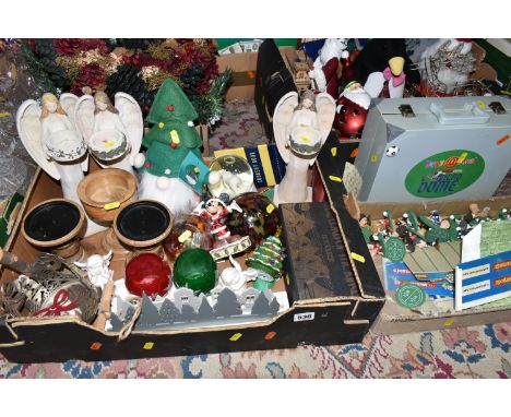 FOUR BOXES AND LOOSE CHRISTMAS DECORATIONS AND SUNDRIES, to include Disney Showcase collection Christmas Mickey Mouse ''Tis a