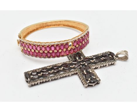A HINGED BANGLE AND A CROSS PENDANT, the gilt metal hinged bangle, stamped 925, fitted with a push piece clasp with two addit