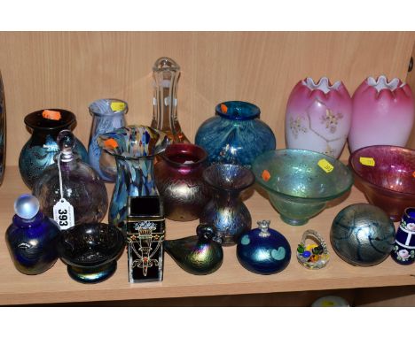 A QUANTITY OF COLOURED STUDIO GLASS, comprising an Andrew Sanders perfume bottle with clear and amethyst coloured stopper, am