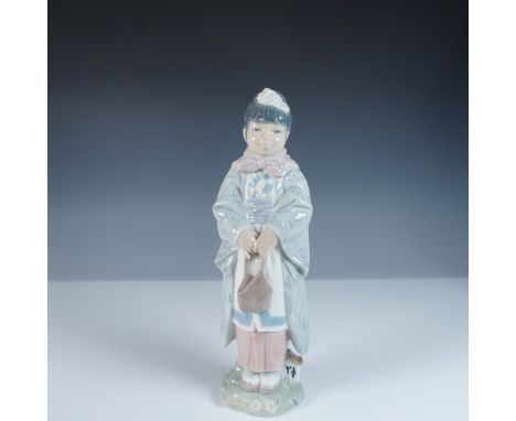 A beautifully crafted Lladro porcelain figurine, Japanese Woman, model number 1004799, sculpted by Salvador Furio. This exqui