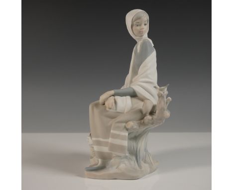 A beautifully serene Lladro porcelain figurine titled New Shepherdess, model number 1014576, sculpted by Fulgencio Garcia. Th