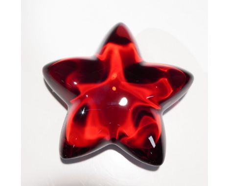 A stunning Baccarat ruby crystal star paperweight, crafted with exceptional clarity and brilliance. This exquisite piece feat