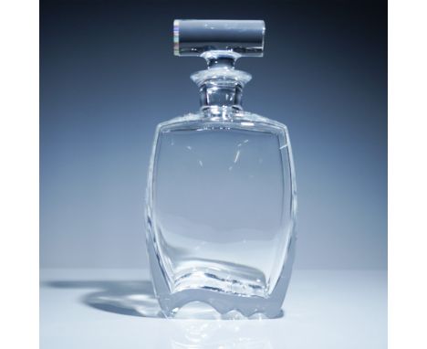 Baccarat Oceanie decanter featuring a clear crystal body complemented by a millefiori stopper, showcasing vibrant, intricate 