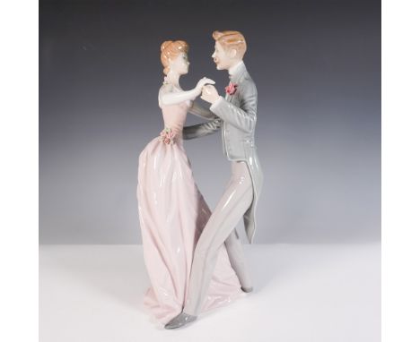Lladro porcelain figurine Anniversary Waltz 1001372 is a graceful piece that features a well-dressed couple mid-dance—the gen