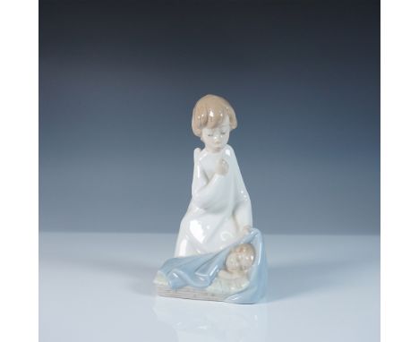 A touching scene of tranquility and protection, this Lladro porcelain figurine Angel with Child captures the tenderness of an