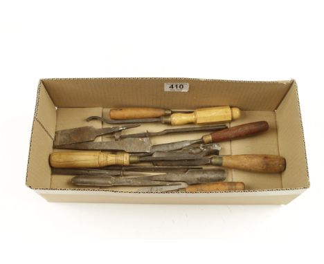 Ten un-handled carving tools and six others G