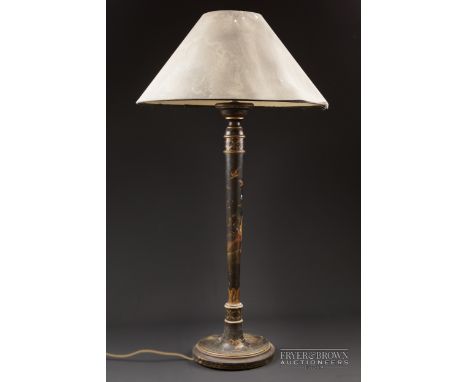 A chinoiserie table lamp