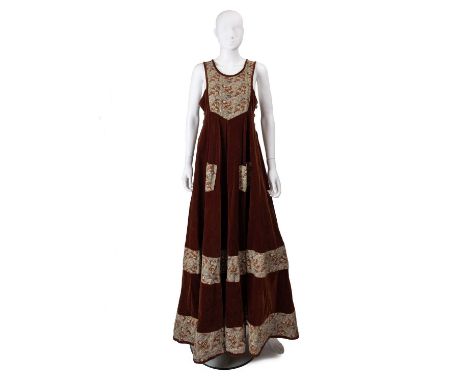 A classic Anna Belinda of Oxford autumn/winter dress in brown velvet featuring an autumnal swirly, floral print.
UK Size 12.G