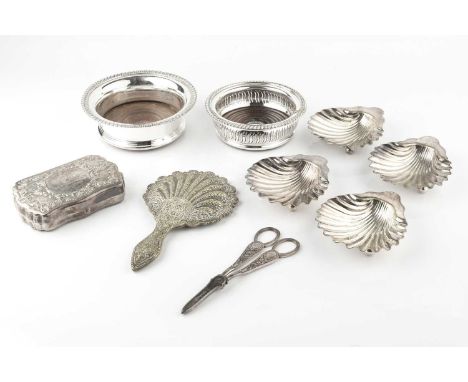 A quantity of silver plated items, to include a salver, entree dishes, flatware etc, contained in a pine silver chest with li