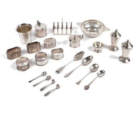 A collection of silver, comprising a five bar toast rack, Birmingham 1937, a pierced circular dish, a beaker, a three piece c