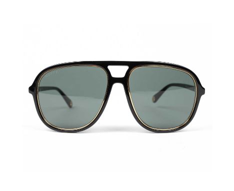 A pair of unisex Gucci Pilot sunglasses, with case and authentication ticket.
Black, plastic. Size M. GG1077S Looks best on t