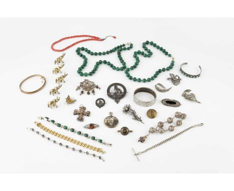 A quantity of jewellery, to include a silver and malachite bracelet, and engraved silver hinged bangle, a silver filigree cro