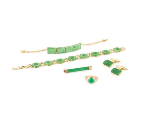 A Chinese gold and jade bracelet, the four hinged rectangular jade plaques with angular link strap, the clasp stamped 18, a s
