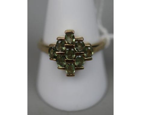 9ct gold faceted topaz set ring - Size: T 