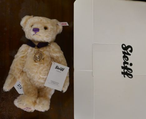 Steiff bear - Diamond Jubilee in original box - Approx height: 27cm 