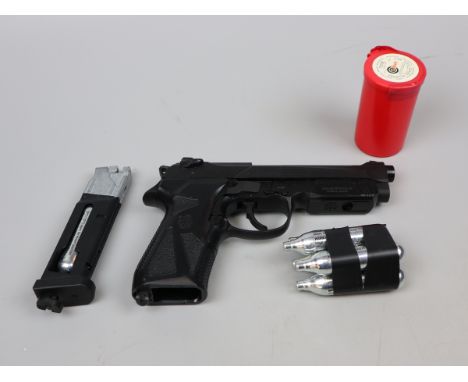 Beretta BB handgun, 6 gas refills and packet of approx 1000 pellets 